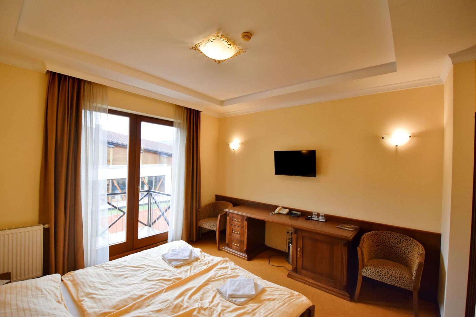 Country Saloon Bela Hotel Bagian luar foto