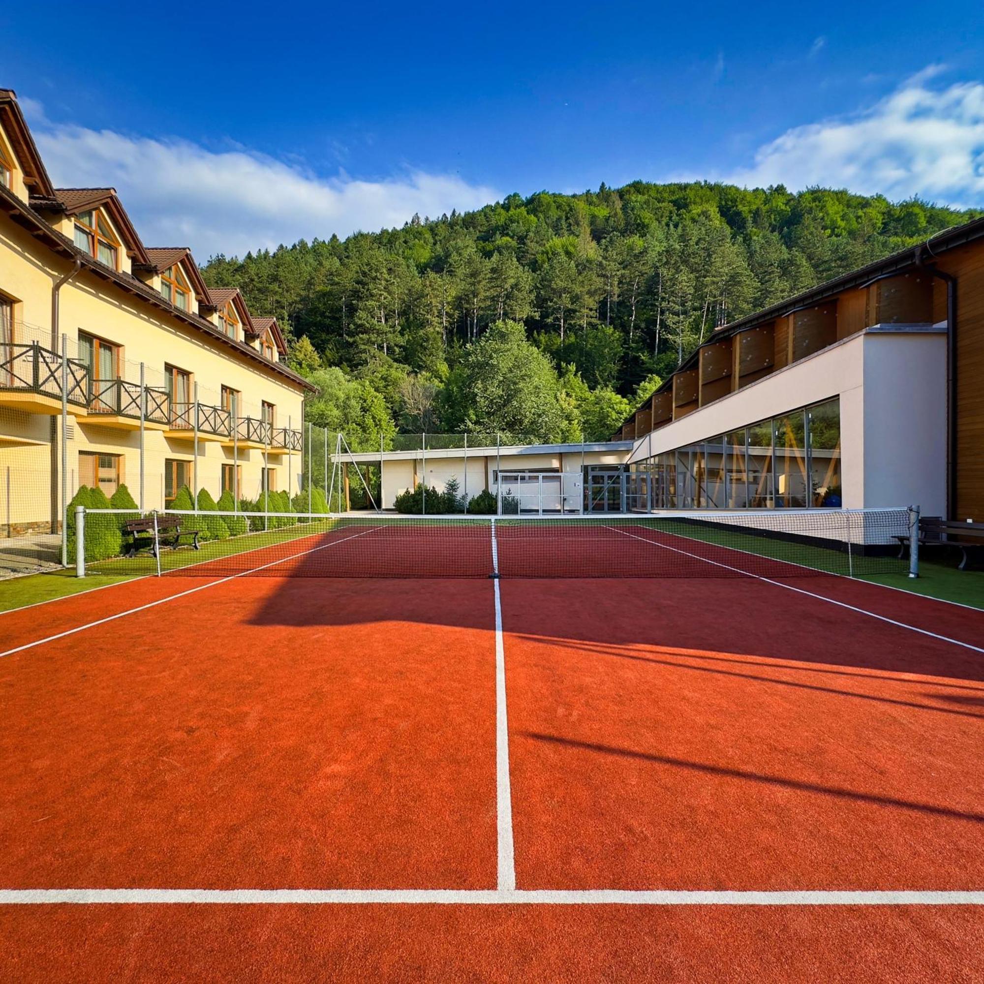 Country Saloon Bela Hotel Bagian luar foto