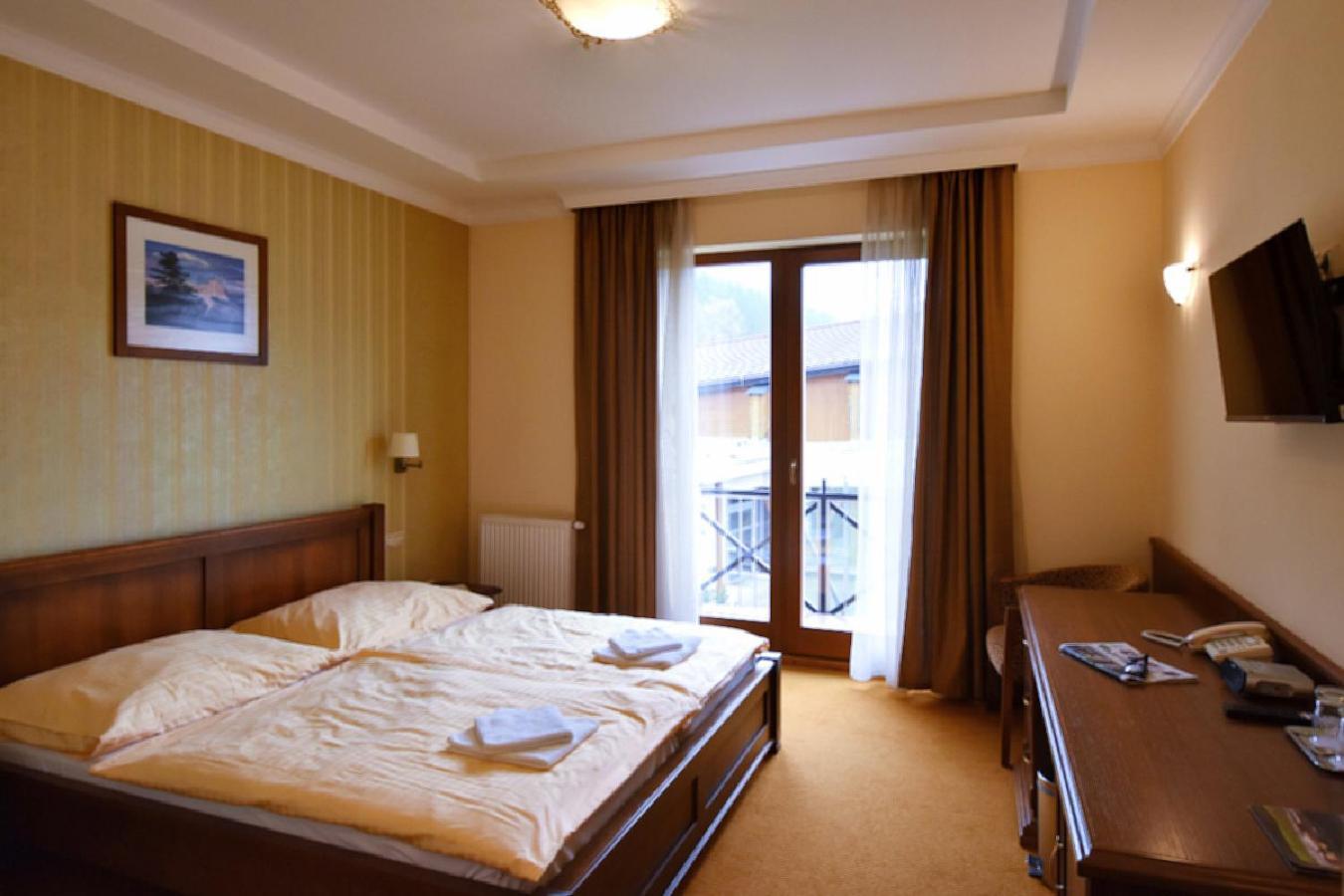 Country Saloon Bela Hotel Bagian luar foto