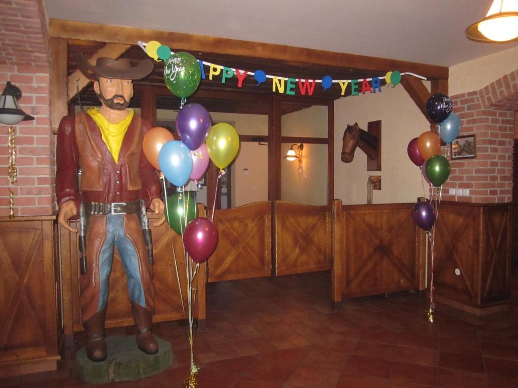 Country Saloon Bela Hotel Bagian luar foto